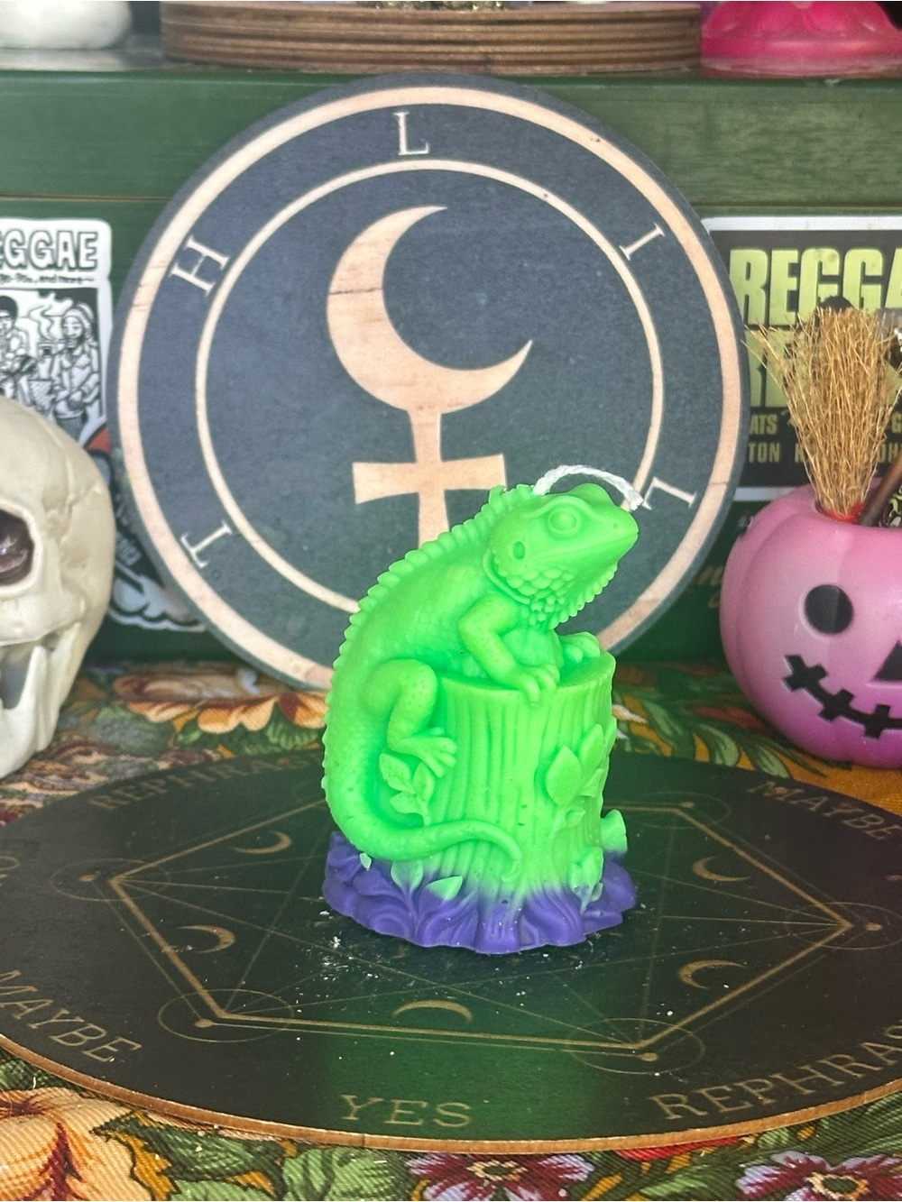 Green Tree Lizard Candle